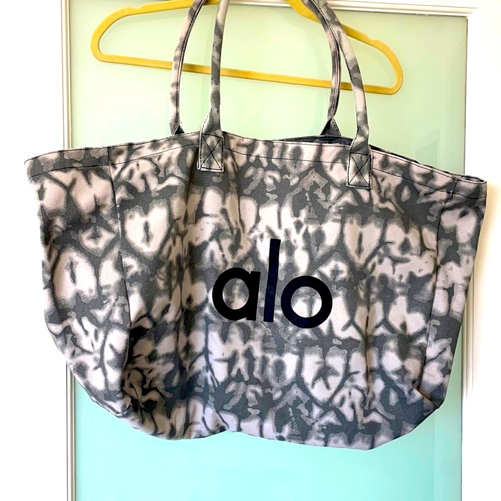 ALO Yoga Large Tote Bag – Tie-Dye Logo Tote